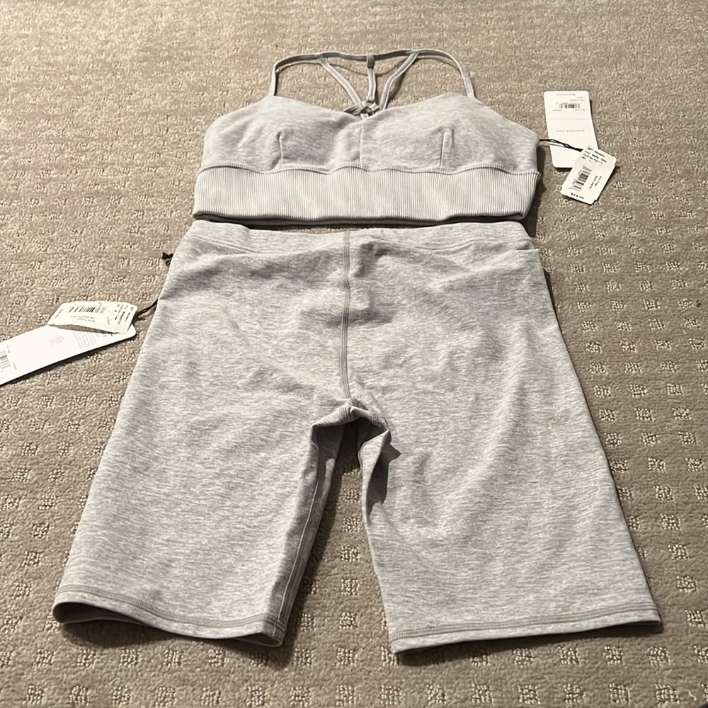 Alo ~ High waisted flow (Zinc)